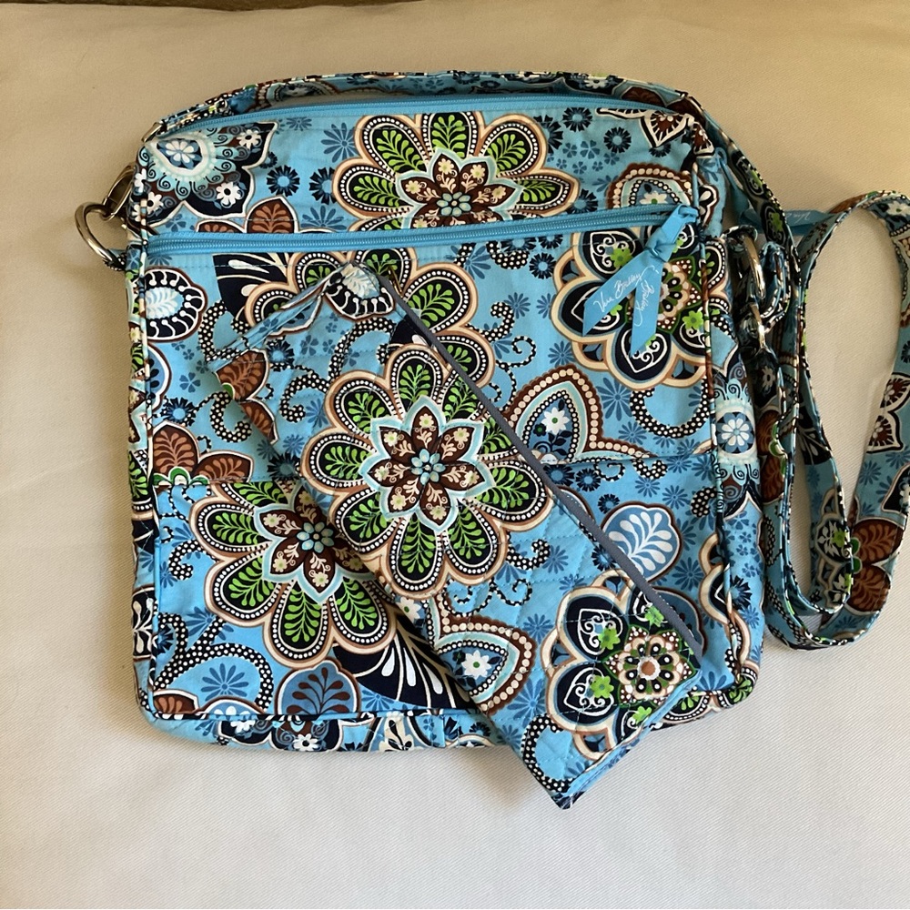 Vera Bradley Mailbag Bali Blue with Small Hand Crafted Cosmetic/Pencil Pouch** - Picture 2 of 16